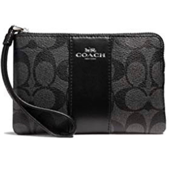 Coach Handbags - 𝅺nwt Coach Corner Zip Wristlet